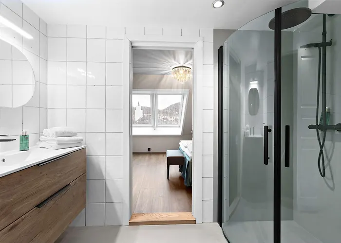 Ole Bull, Western Signature Collection Apart Otel